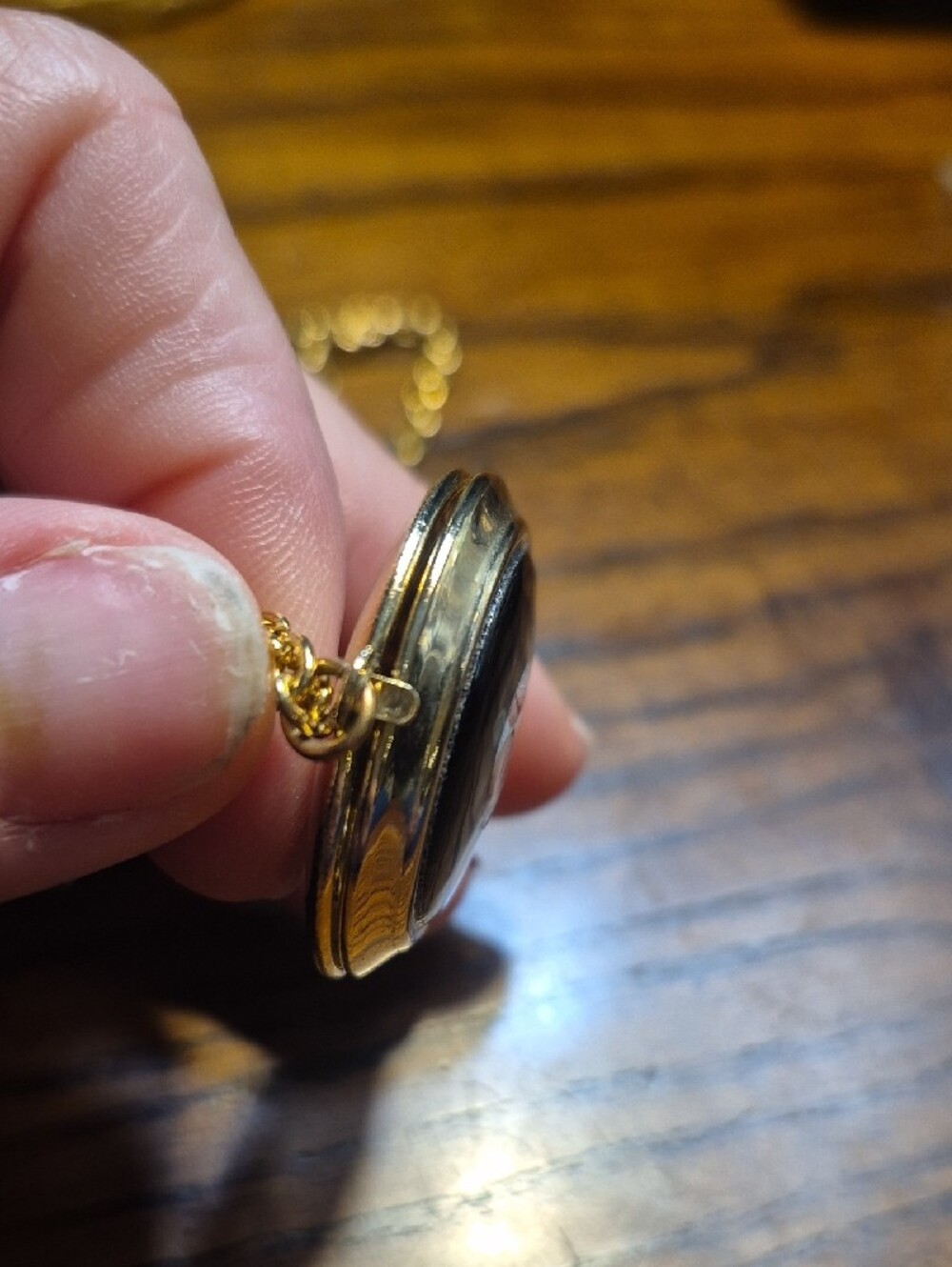Vintage Guilloche Rose With Black Enamel Locket Gold-tone - Picture 6 of 7